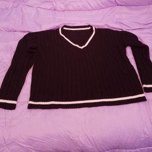 Women's medium v-neck knitted sweater black and white